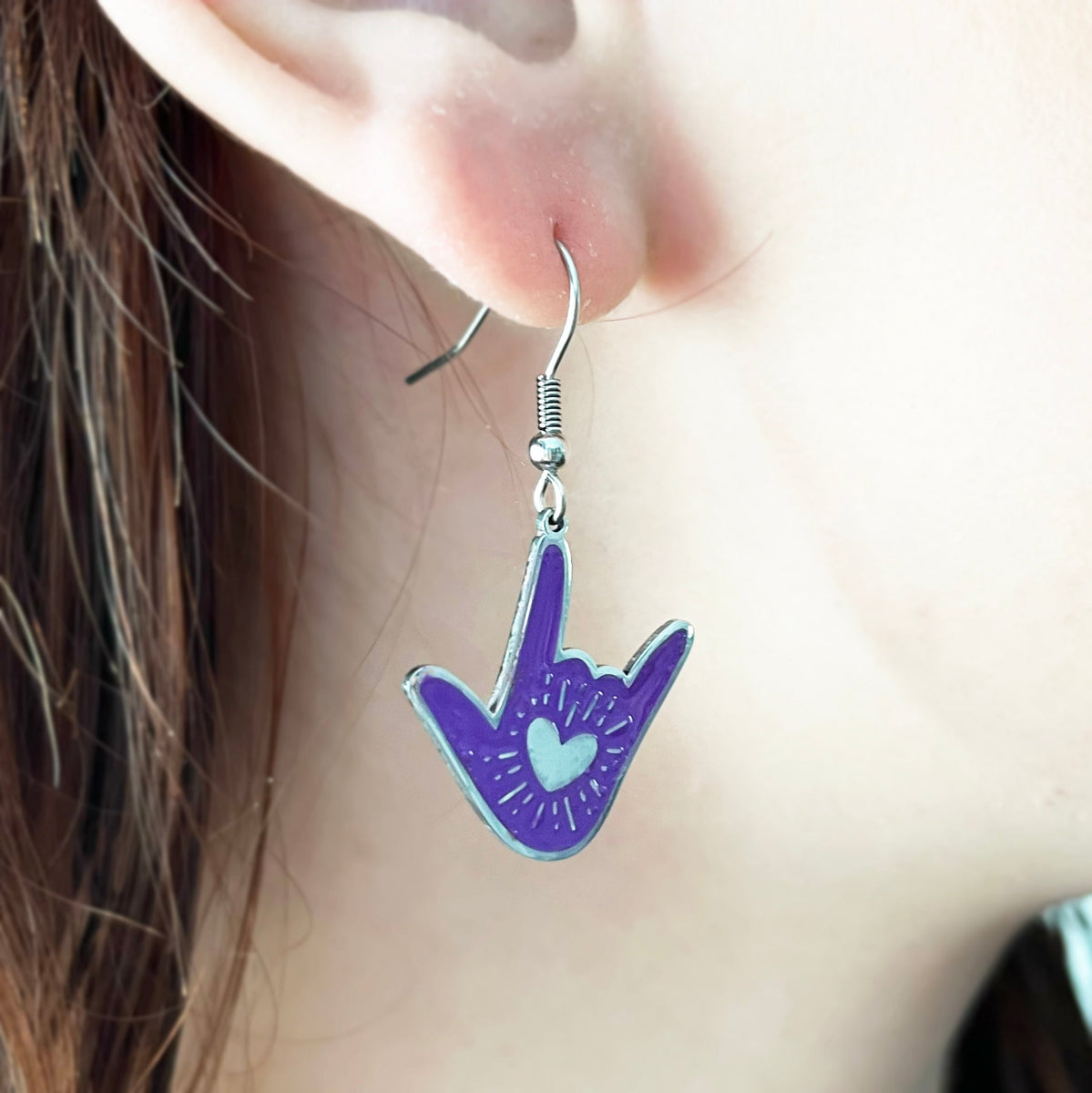 LOVE EAR ART ネイビー 刺繍ピンク ILY with Heart Earrings – 58 Creativity